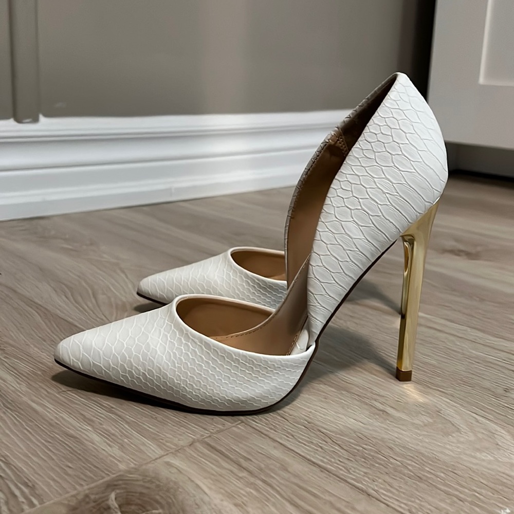 Monika D'orsay Pump
